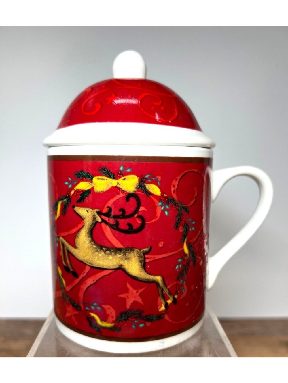 Christmas-Themed Ceramic Mug With Lid Red Reindeer Design Holiday